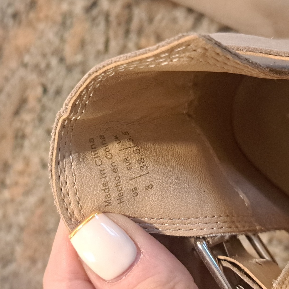 ALDO cut-out ankle booties, size 8. - Picture 4 of 6